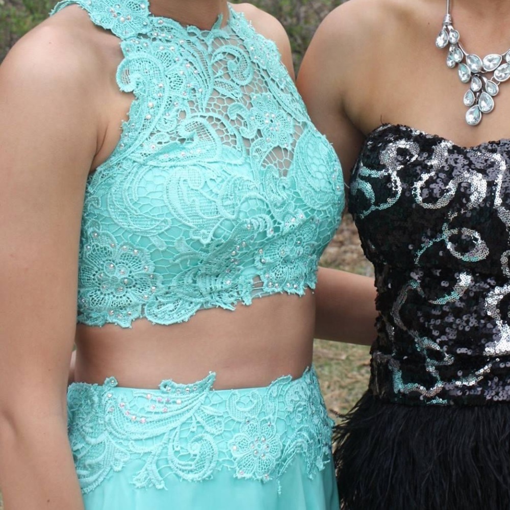 PROM DRESS - Picture 5 of 7